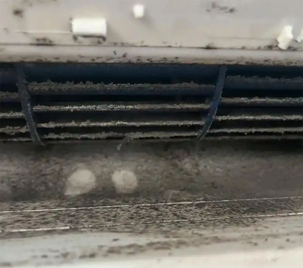 土默特空调吹的风有股烧焦味是怎么回事